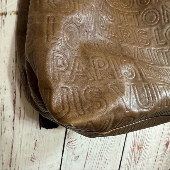 Louis Vuitton Paris Souple Whisper PM Chocolate Embossed leather bag limited - Picture 7 of 16